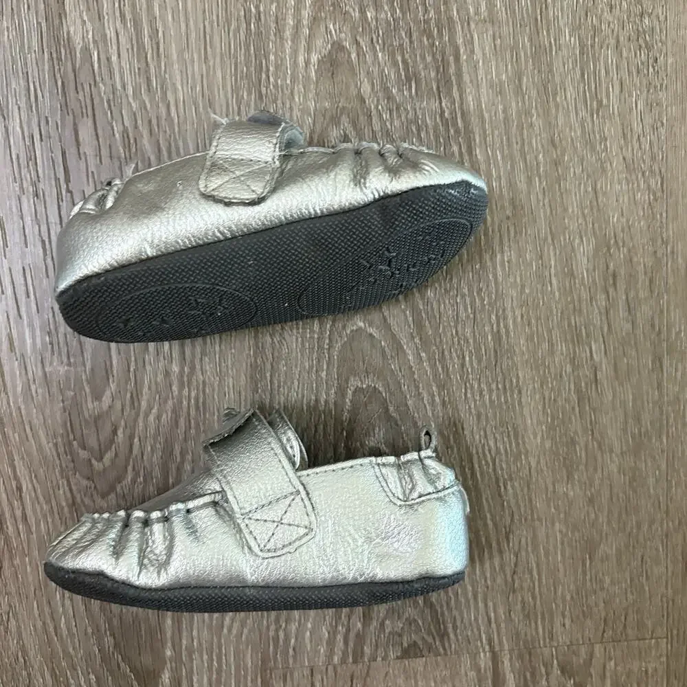 Robeez Baby Silver Leather Moccasins Size 4 Infant 9–12 Months Soft Sole Bow